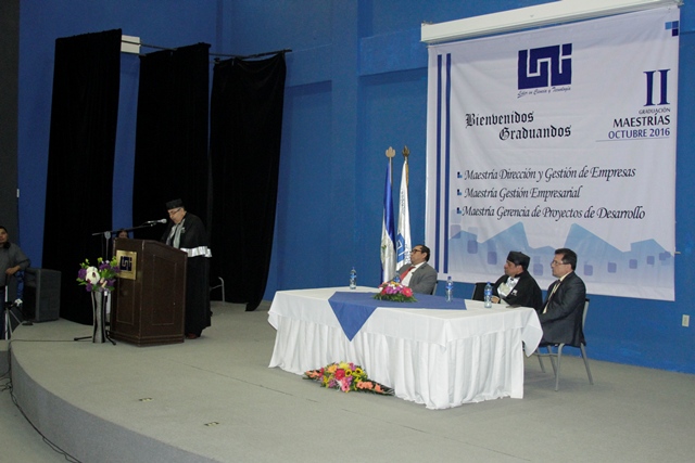Profesionales se gradúan y actualizan conocimientos
